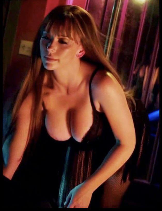 Jennifer Love Hewitt Hot