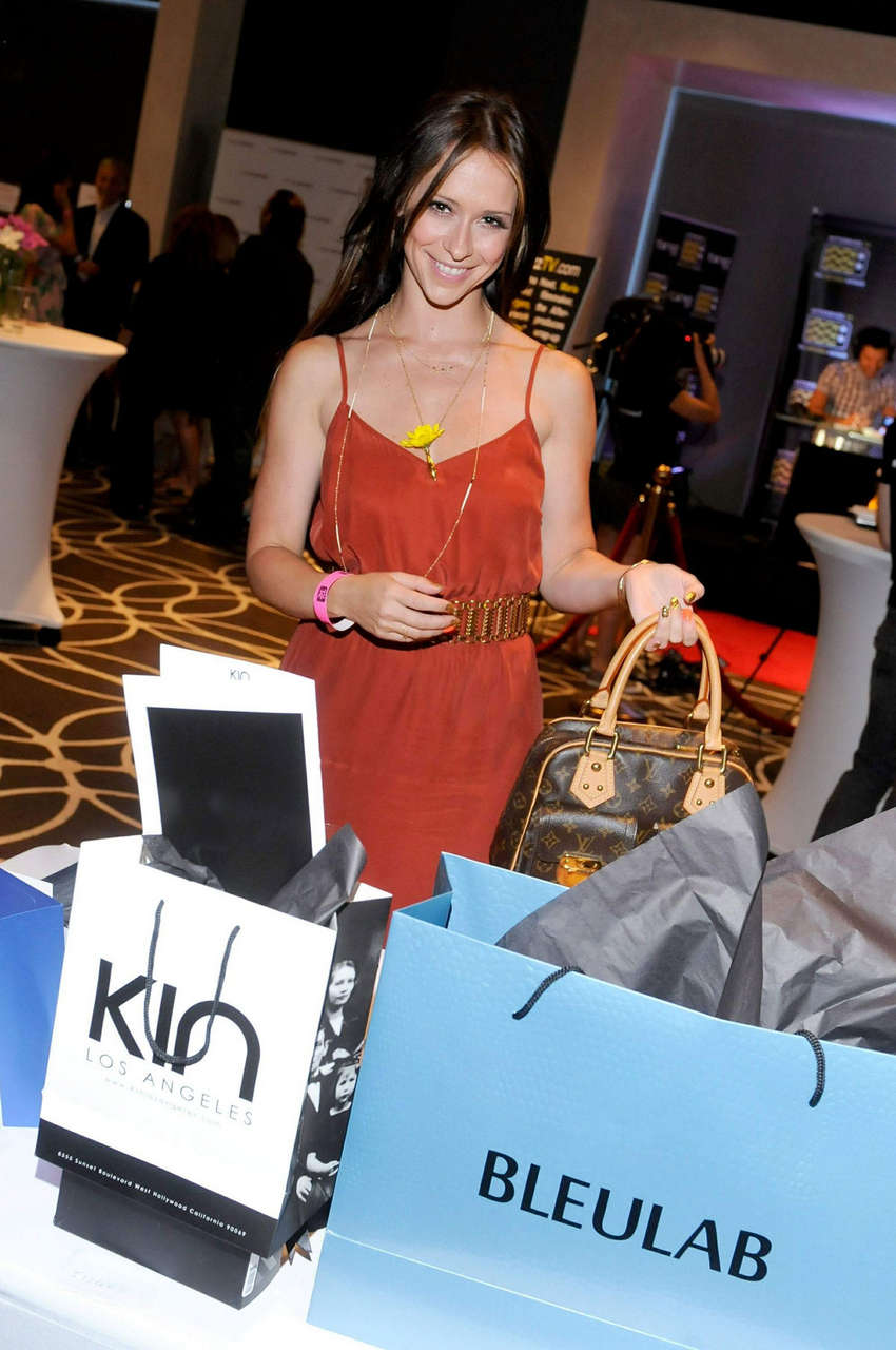 Jennifer Love Hewitt Kari Feinsteins Mtv Movie Awards Style Lounge Hollywood