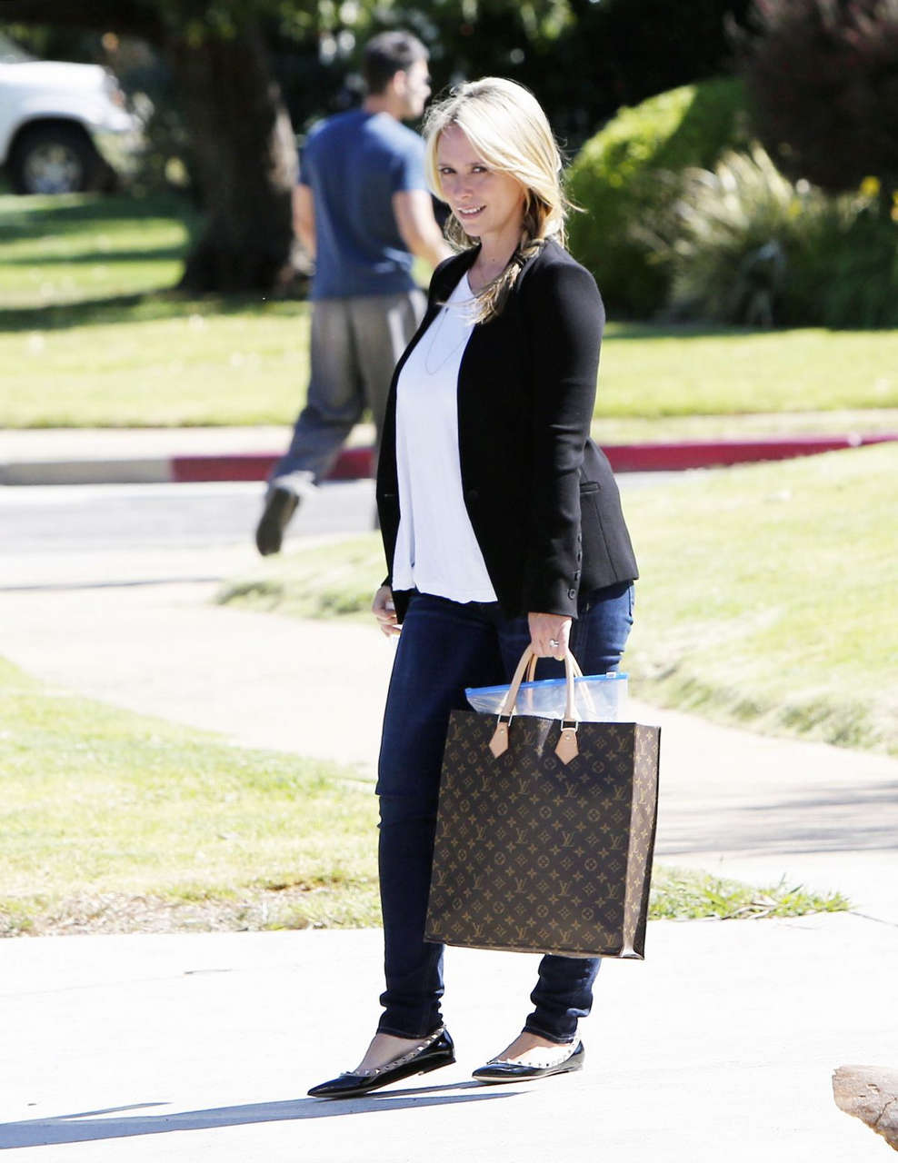 Jennifer Love Hewitt Out Shopping Los Angeles