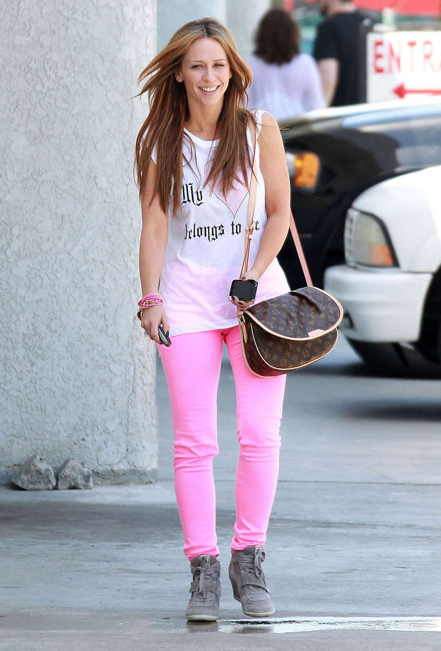 Jennifer Love Hewitt Pink Pants Running Errands Los Angeles