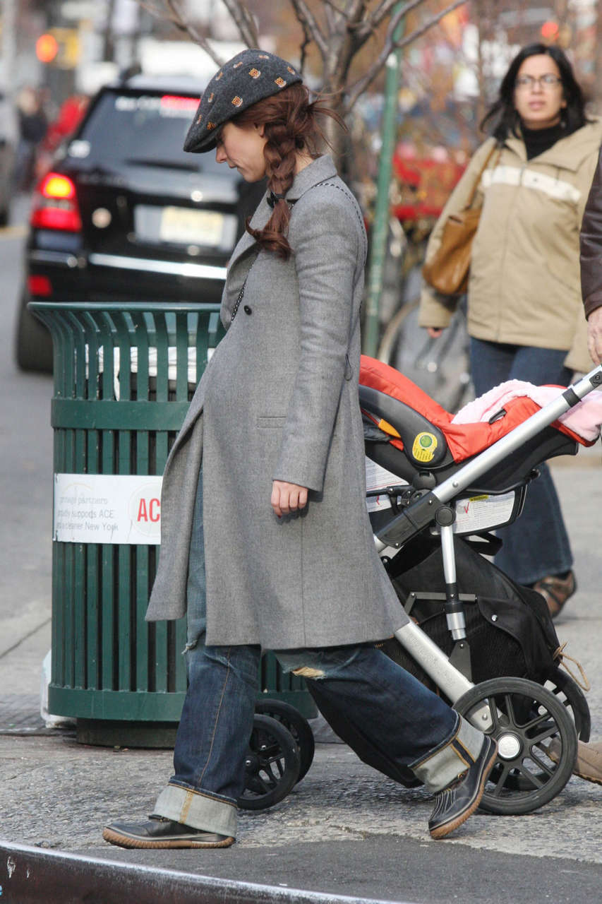 Jennifer Love Hewitt Weird Outfit Out About New York
