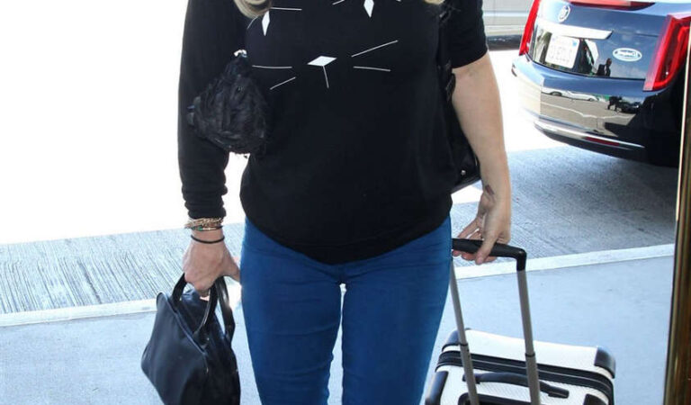 Jenny Mccartgy Arrives Los Angeles International Airport (16 photos)