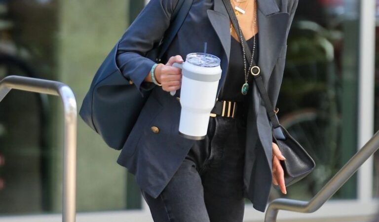 Jessica Alba Arrives Her Honest Company Headquarters Playa Vista (17 photos)