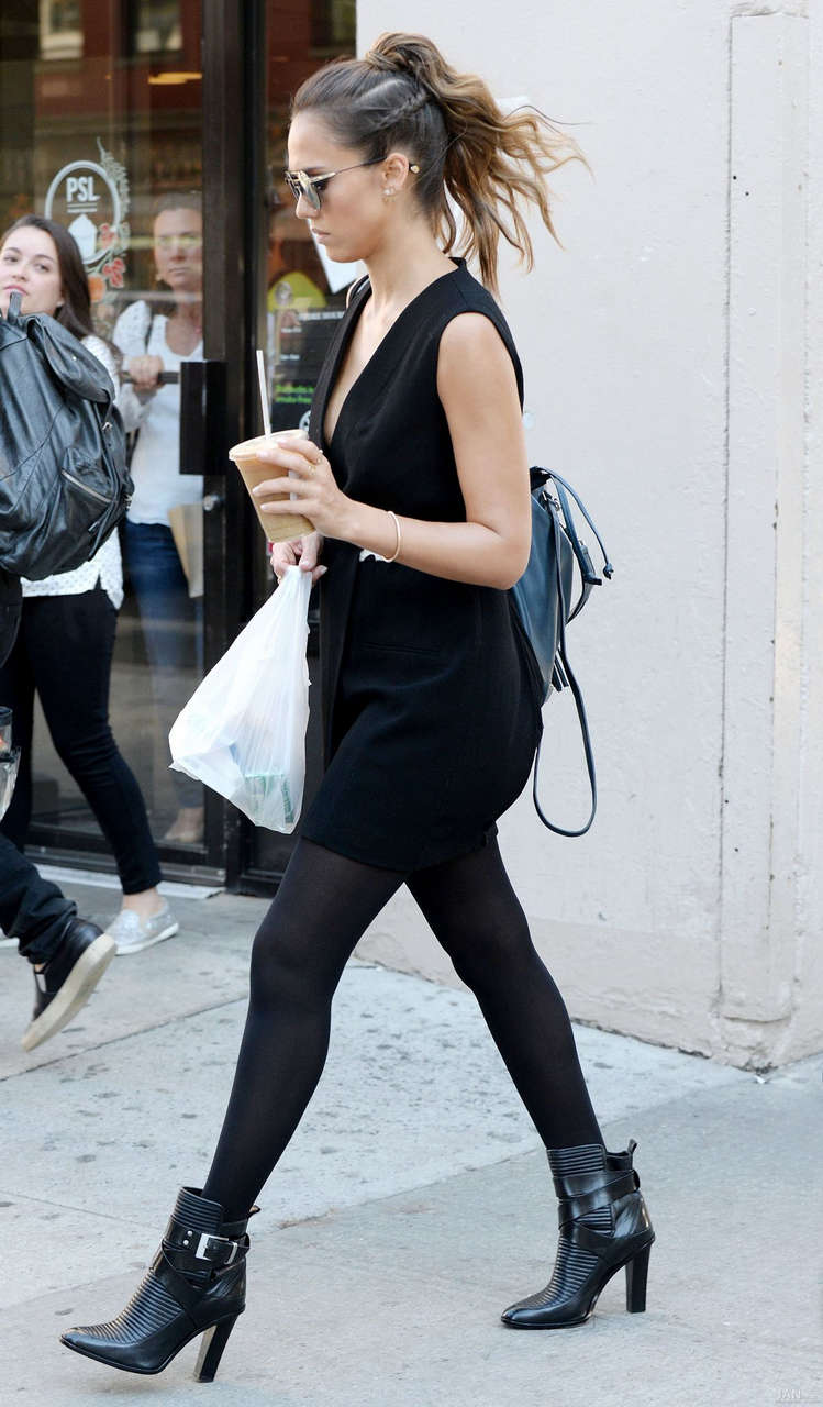 Jessica Alba Arrives Her Hotel Manhattan