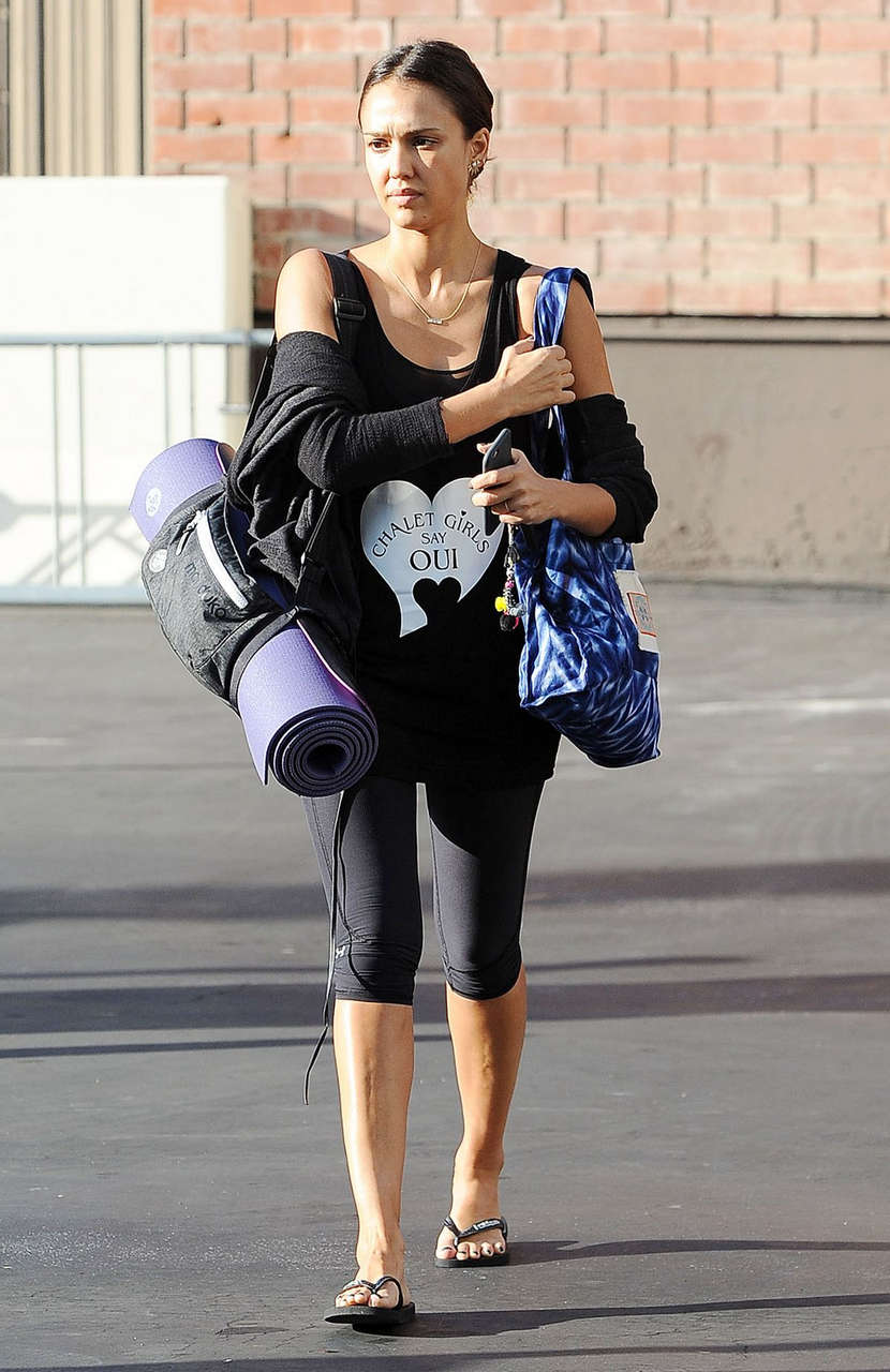 Jessica Alba Arrives Yoga Studio Los Angeles