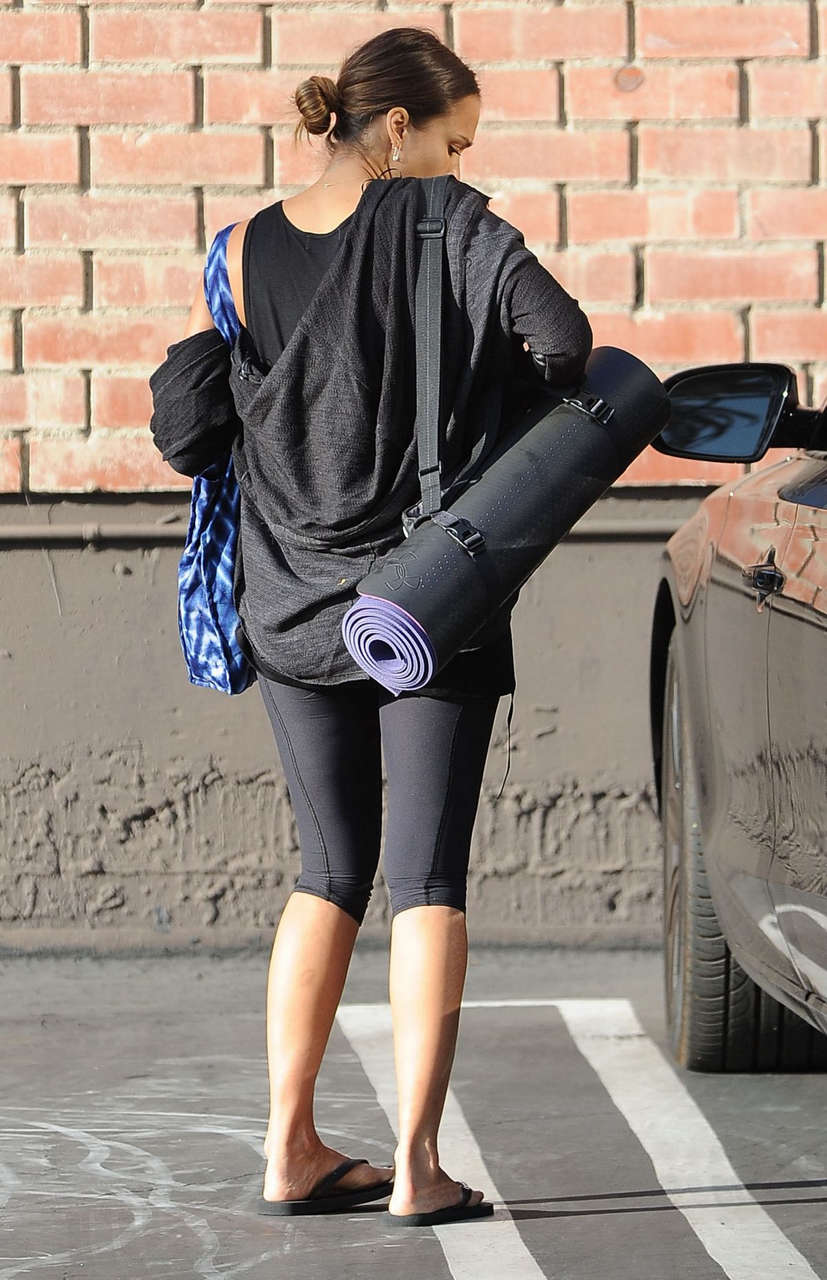 Jessica Alba Arrives Yoga Studio Los Angeles