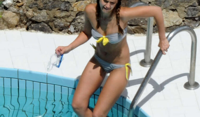 Jessica Alba Bikini Vacation Italy (27 photos)