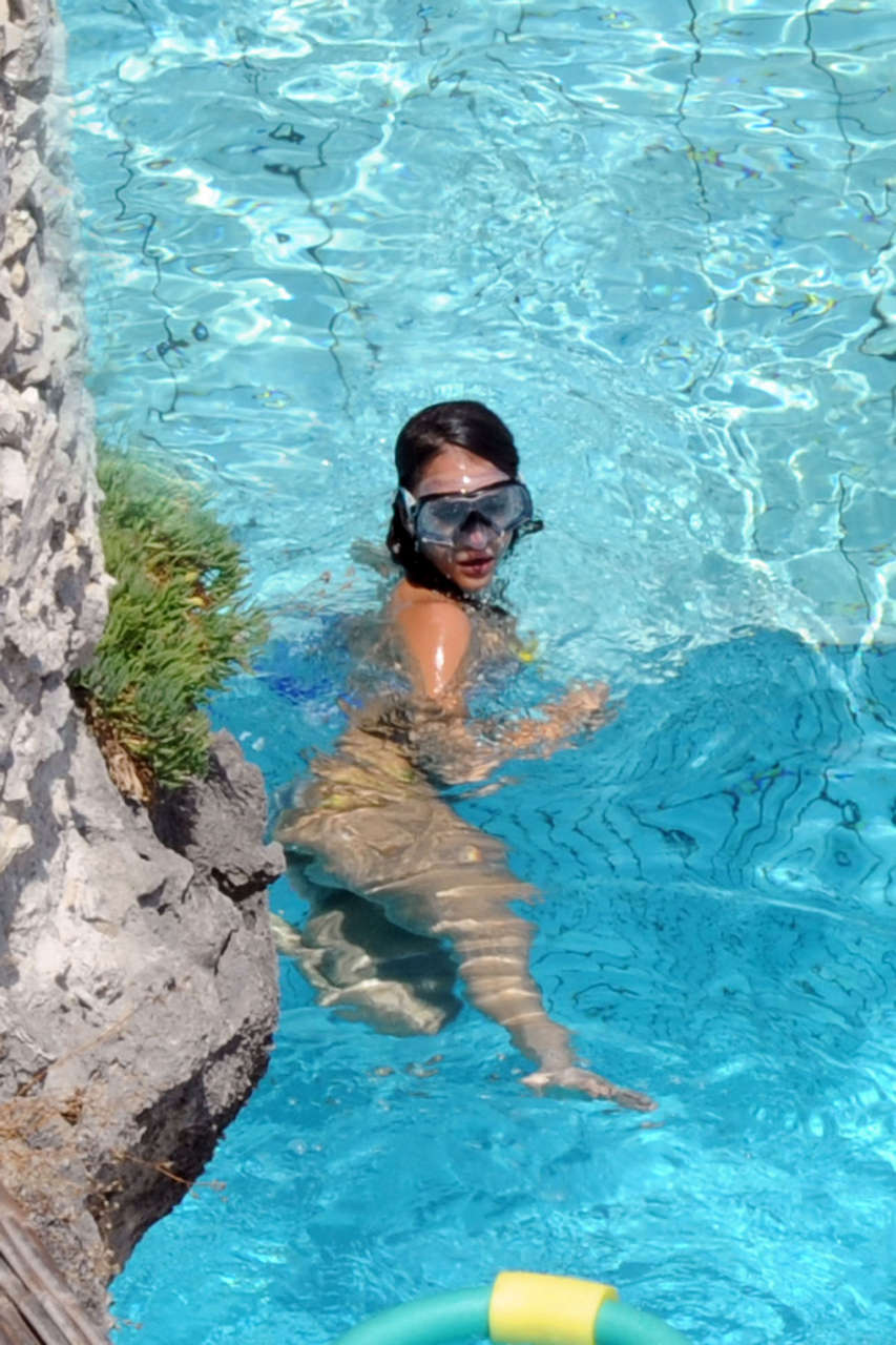 Jessica Alba Bikini Vacation Italy