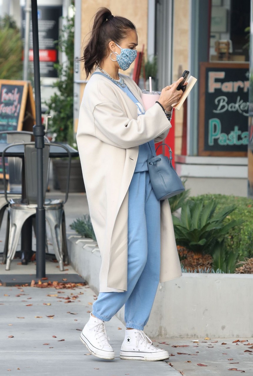 Jessica Alba Out About Beverly Hills
