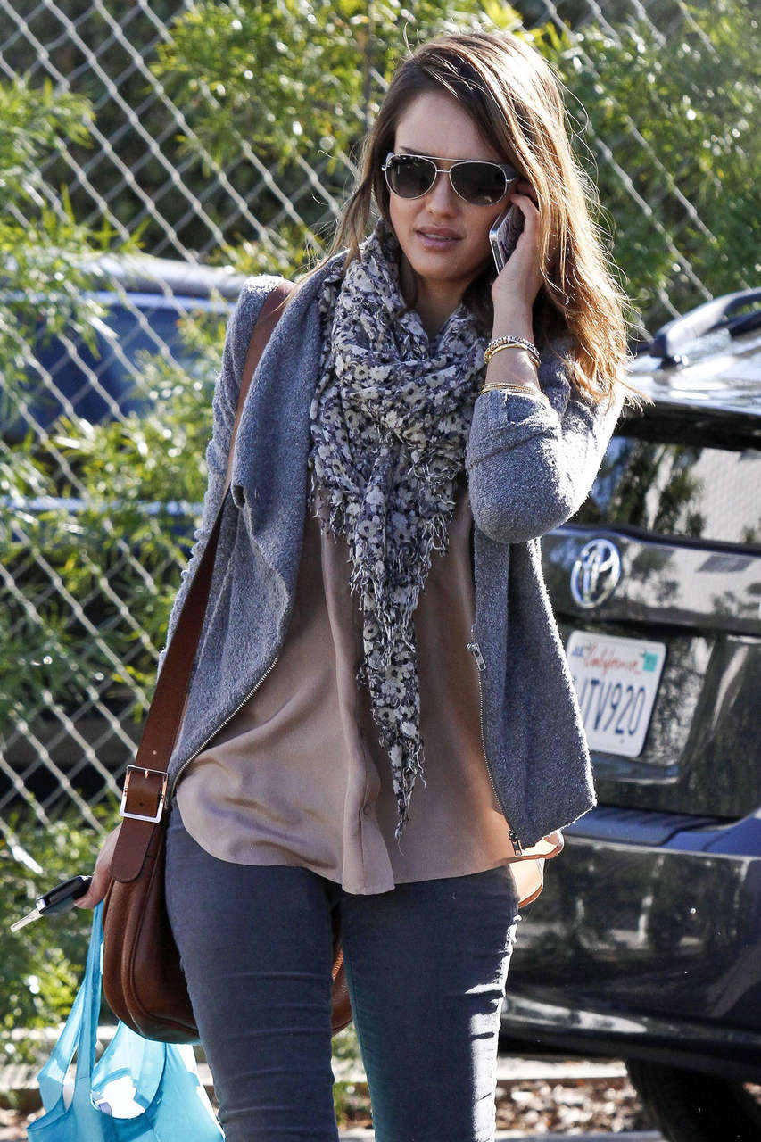 Jessica Alba Out About Los Angeles