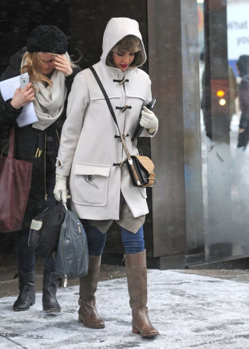 Jessica Alba Out About New York