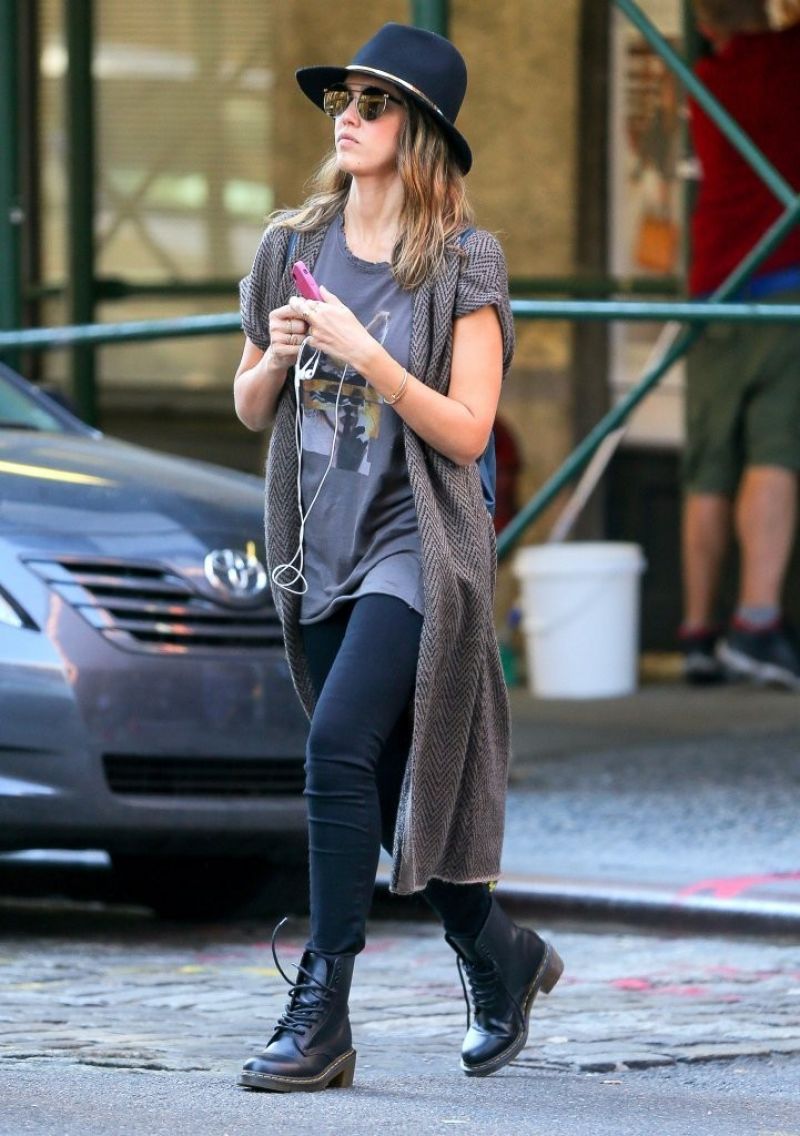 Jessica Alba Out Shopping New York