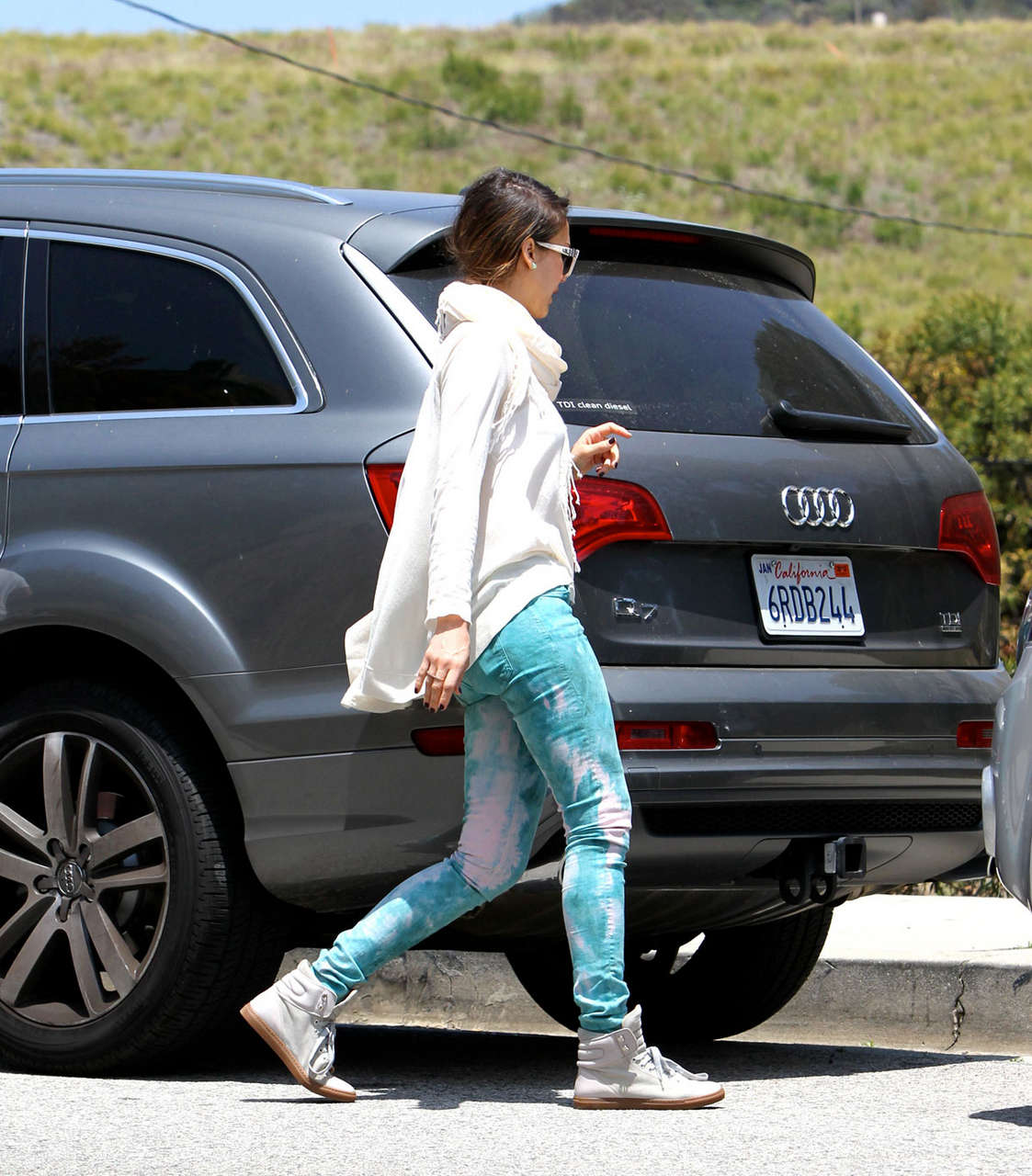 Jessica Alba Tight Jeans Park Beverly Hills