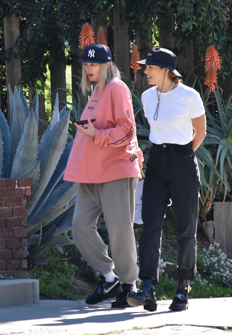 Jessica And Ashley Hart Out Hiking Los Feliz
