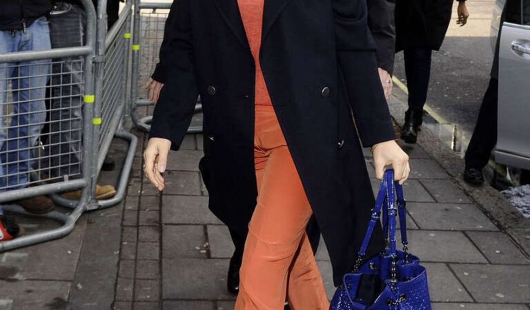 Jessica Biel Leaving Bbc Radio 1 Studios London (12 photos)