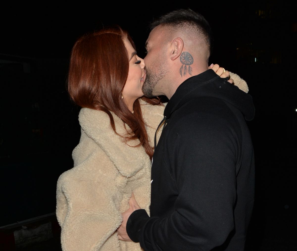 Jessica Hayes Kissing Mystery Man Out London