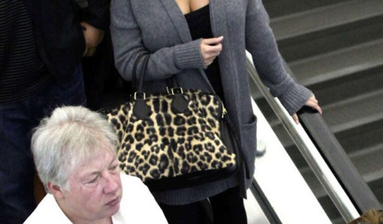 Jessica Simpson Lax Airport (15 photos)