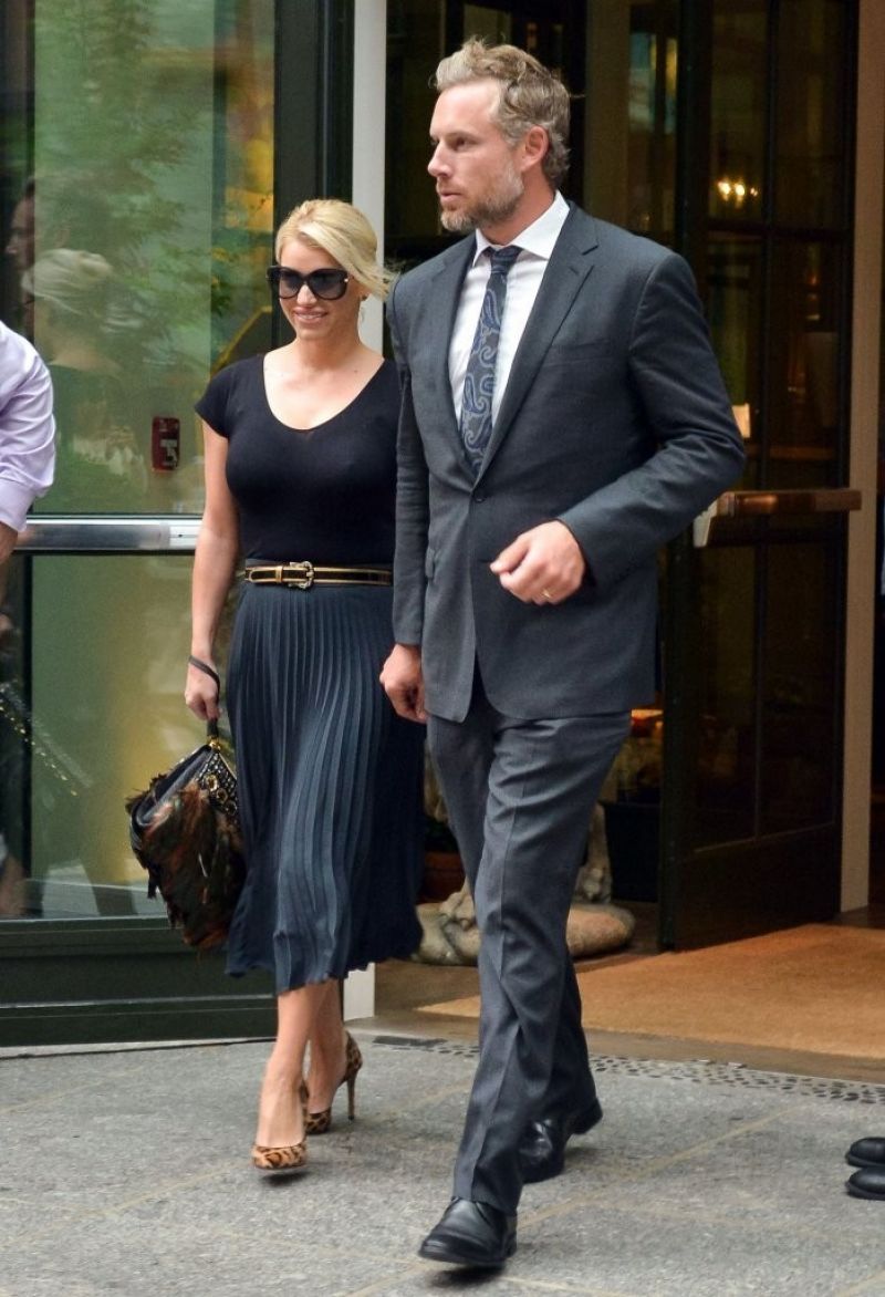 Jessica Simpson Leaves Her Hotel New York