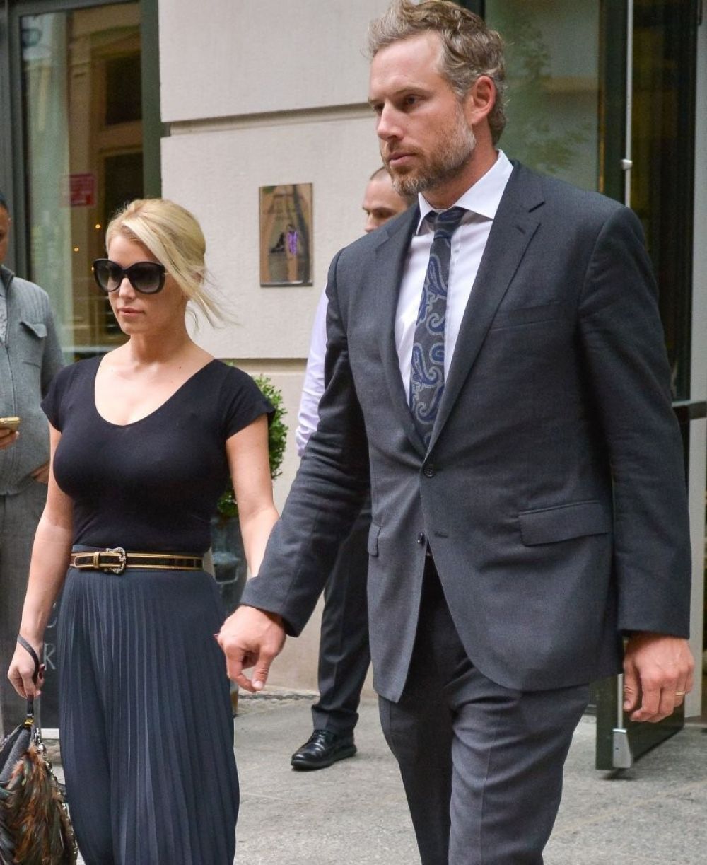 Jessica Simpson Leaves Her Hotel New York