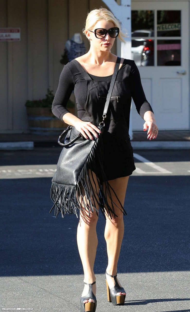 Jessica Simpson Out For Lunch Calabasas