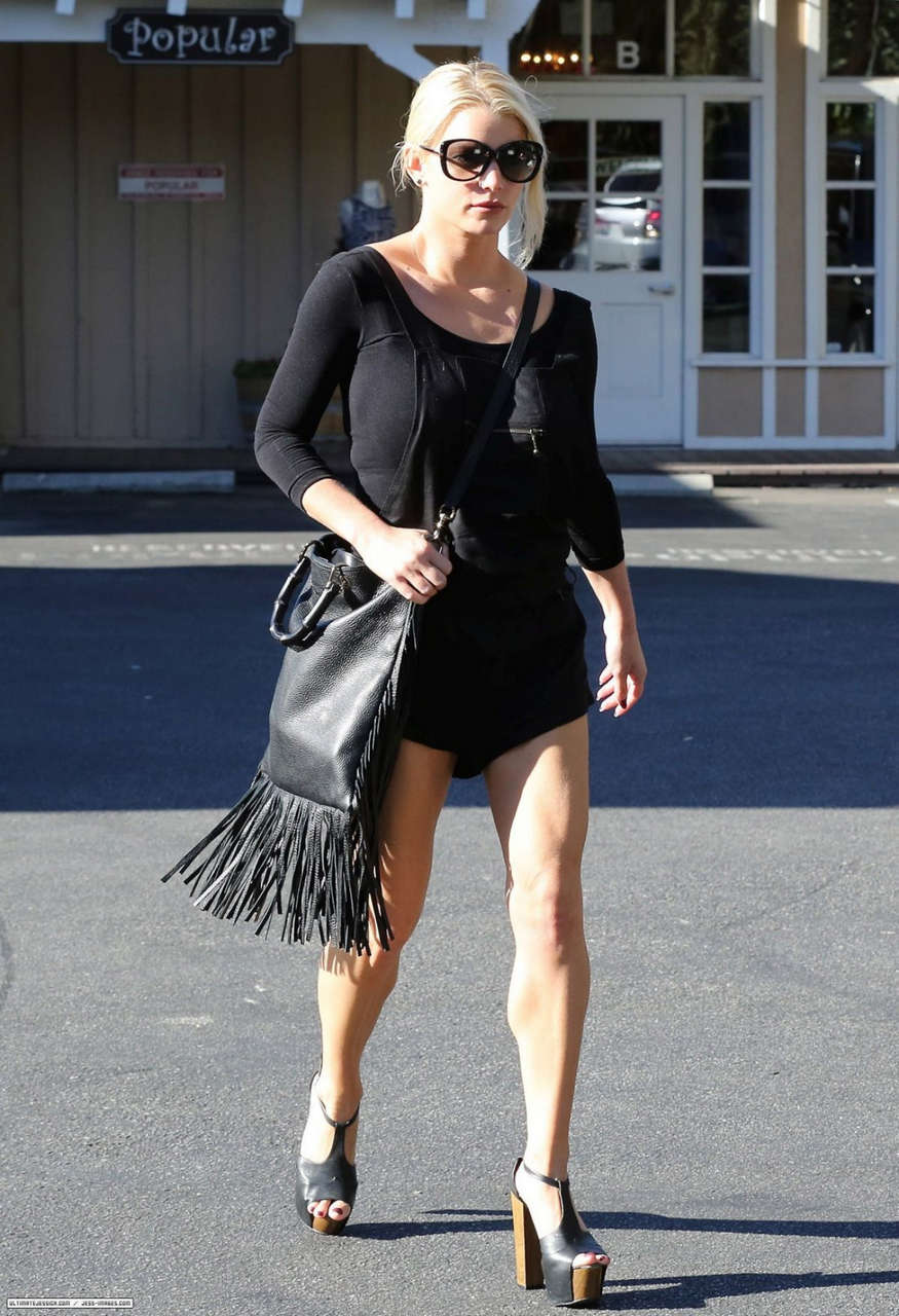 Jessica Simpson Out For Lunch Calabasas