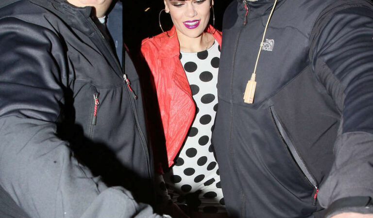 Jessie J Leaving Pulse Nnightclub London (14 photos)
