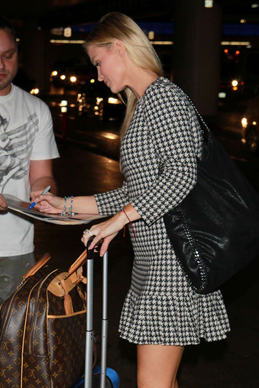 Joanna Krupa Arrive Lax Airport Los Angeles