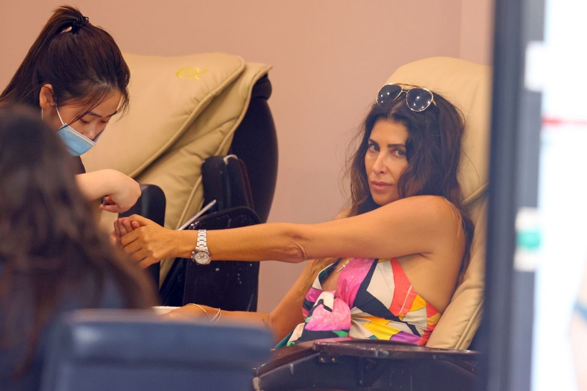 Jodhi Meares Gets Her Nails Done Rose Bay