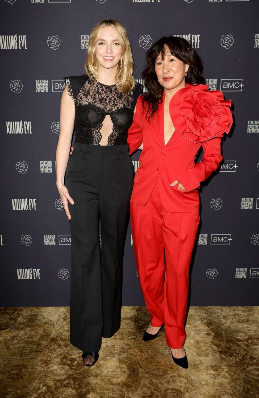 Jodie Comer And Sandra Oh Killing Eve Season 4 Photocall Beverly Hills