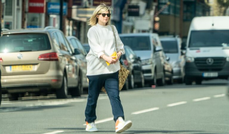 Jodie Whittaker Out And About London (7 photos)
