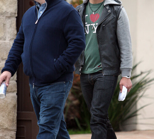 Joe Jonas With Dad (1 photo)
