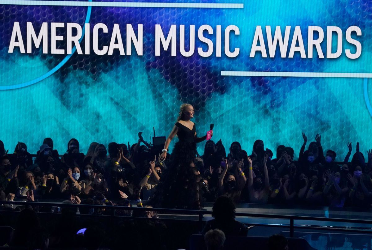 Jojo Siwa American Music Awards 2021 Los Angeles