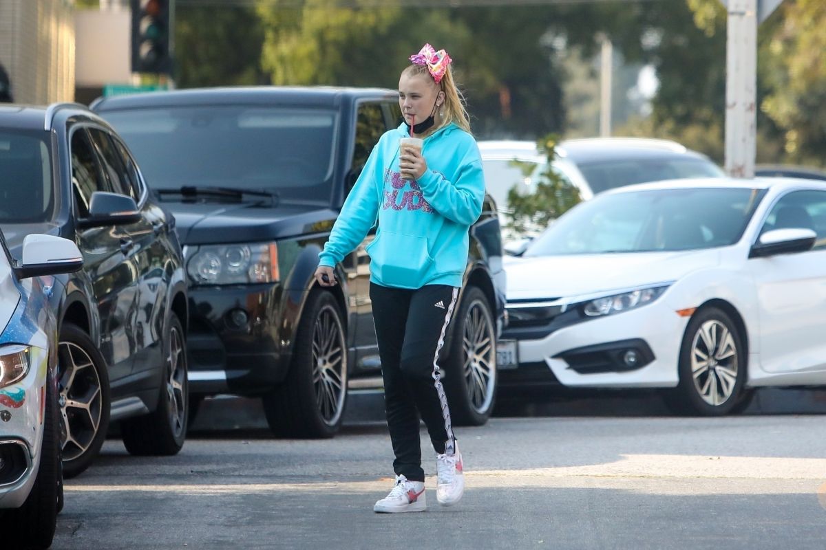 Jojo Siwa Out For Iced Coffee Los Angeles