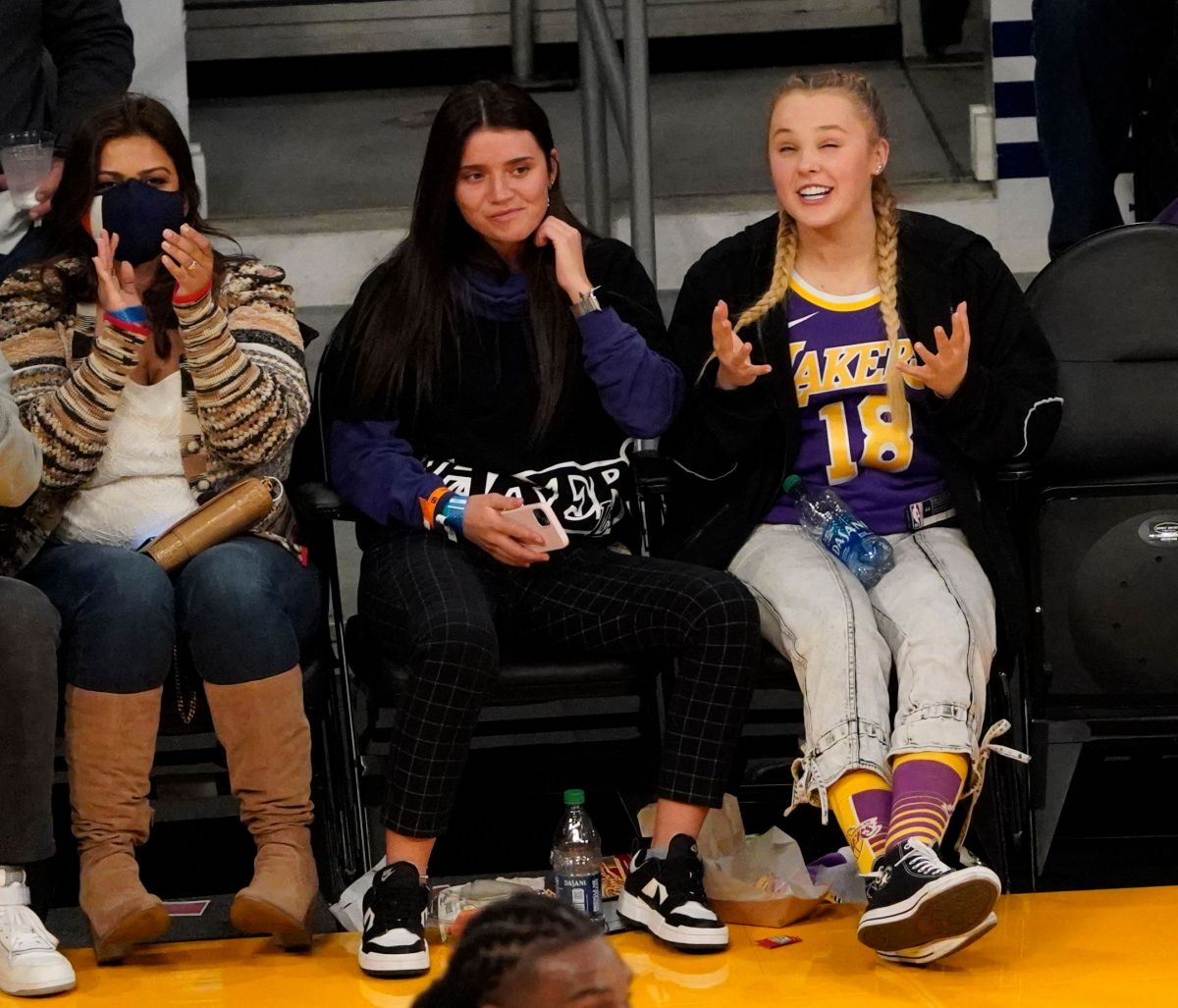 Jojo Siwa Phoenix Suns Vs Los Angeles Lakers Game Los Angeles