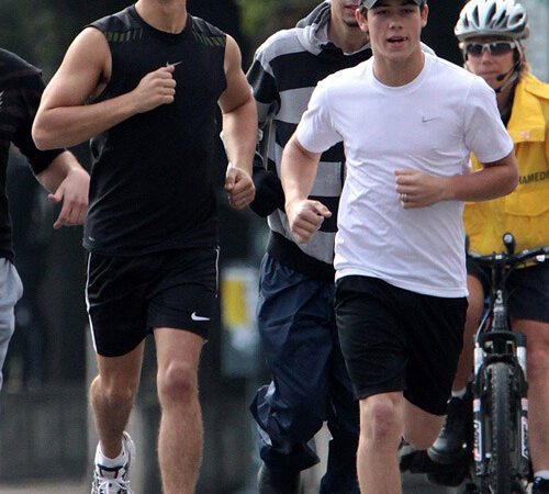 Jonas Brothers Run For The Cure October (2 photos)