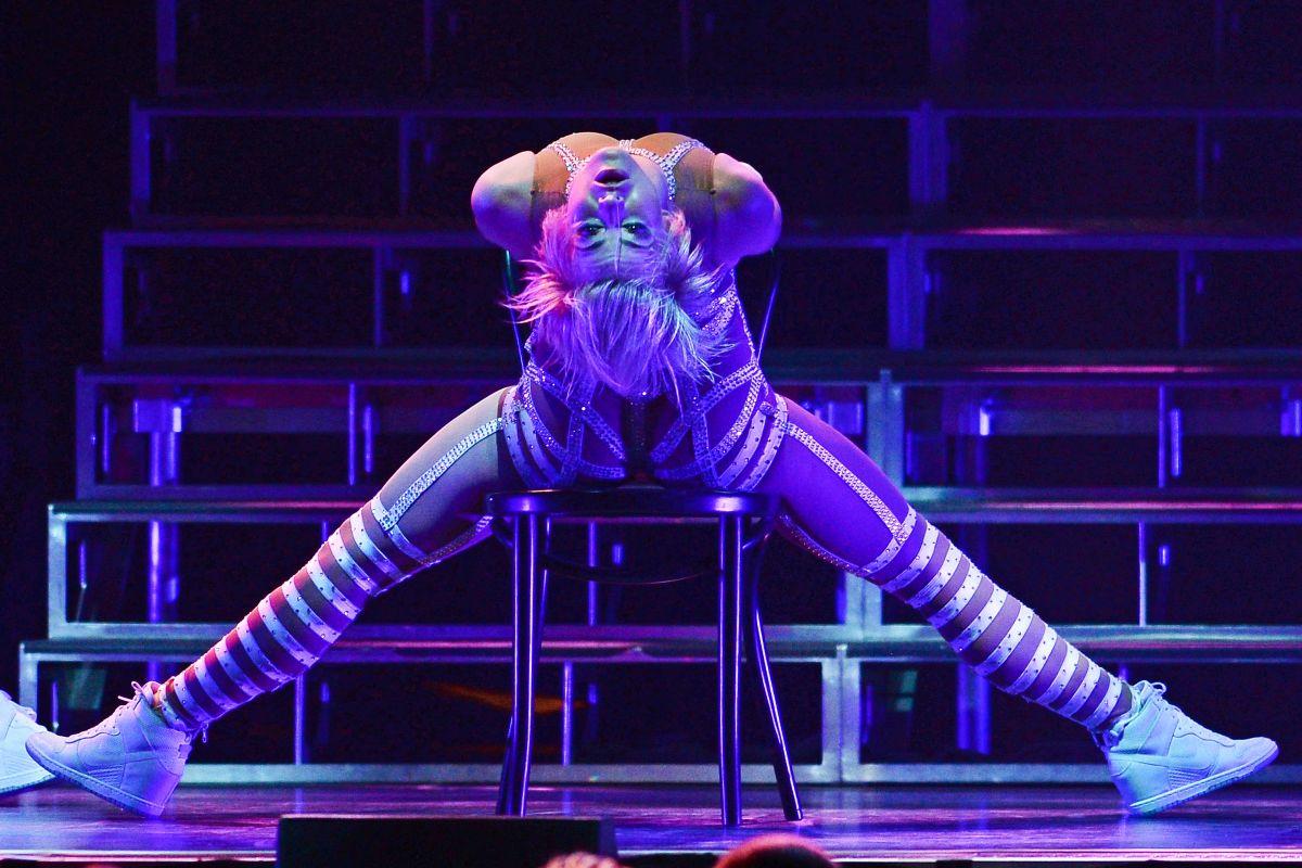 Juianne Hough Performs Dance Show Florida