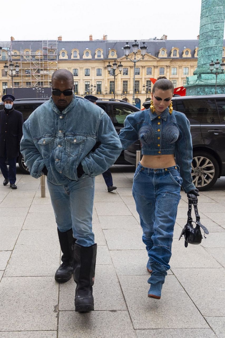 Julia Fox And Kanye West Double Denims Kenzo Men S Fall Winter 2022 2023 Show Paris Fashion Week