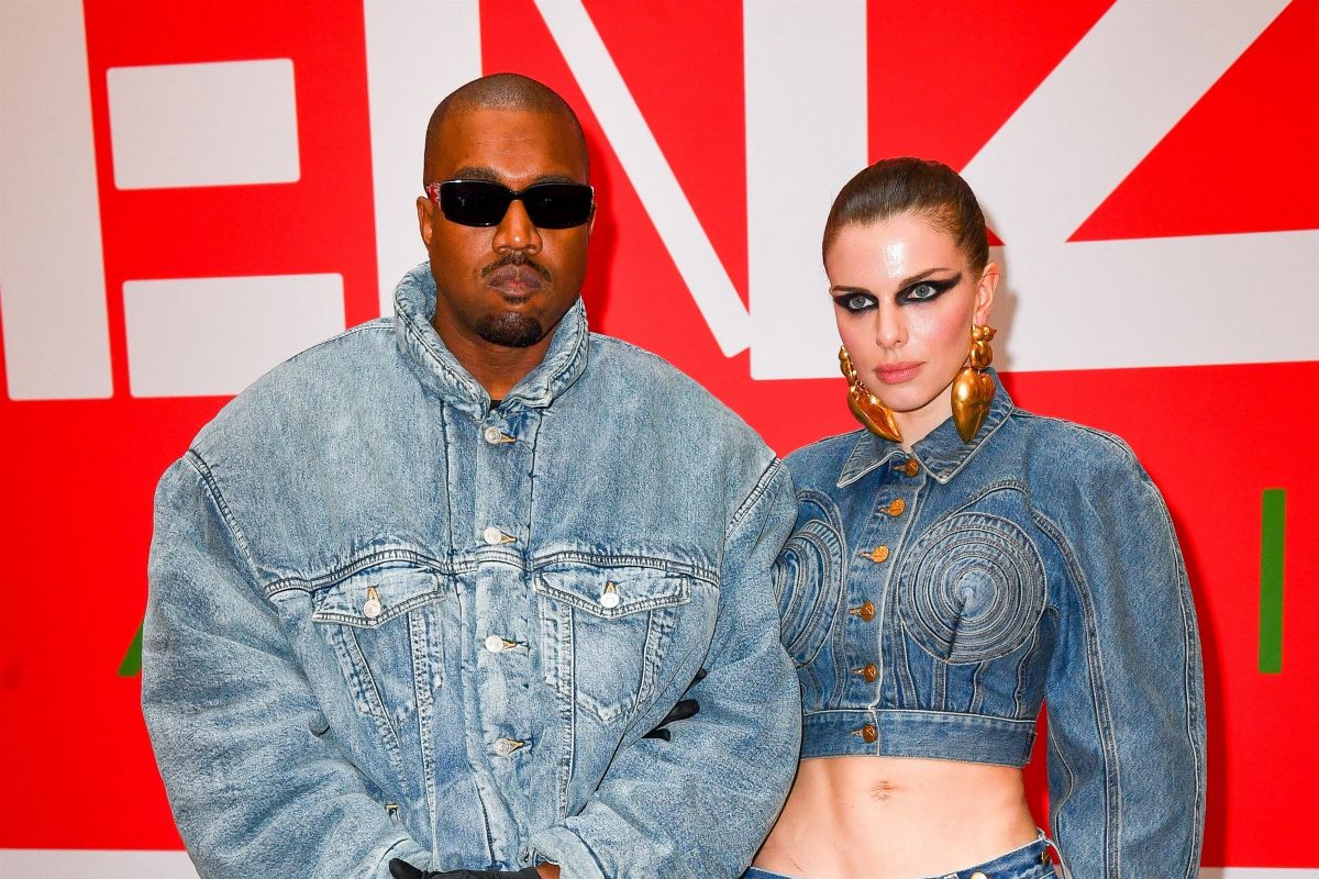 Julia Fox And Kanye West Double Denims Kenzo Men S Fall Winter 2022 2023 Show Paris Fashion Week