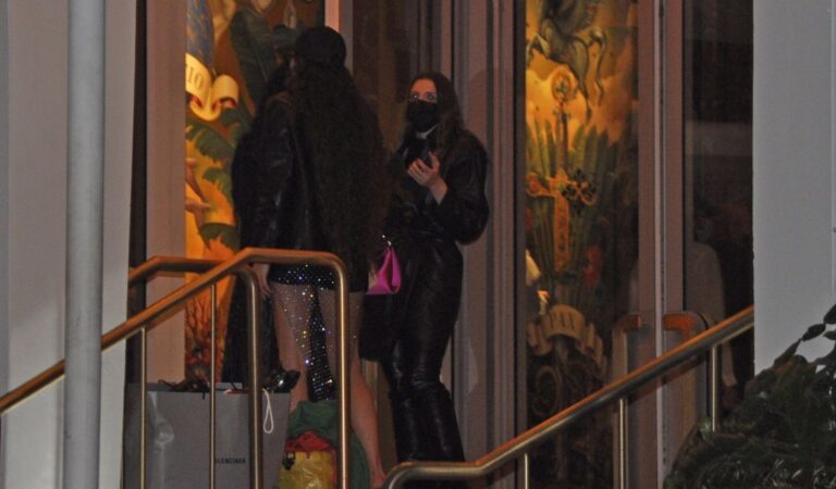 Julia Fox Leaves Kanye West S Hotel Miami Beach (7 photos)
