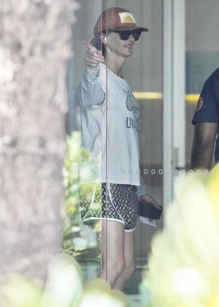 Julia Roberts Out About Gold Coast