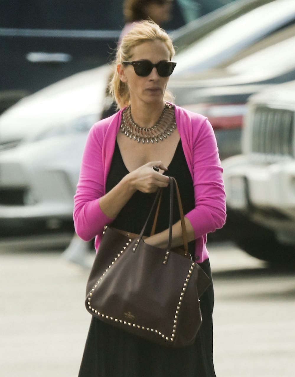 Julia Roberts Out About Los Angeles