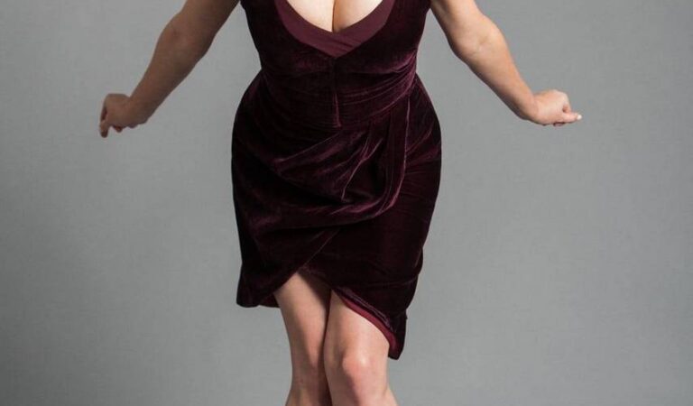 Julie Ann Emery Hot (1 photo)