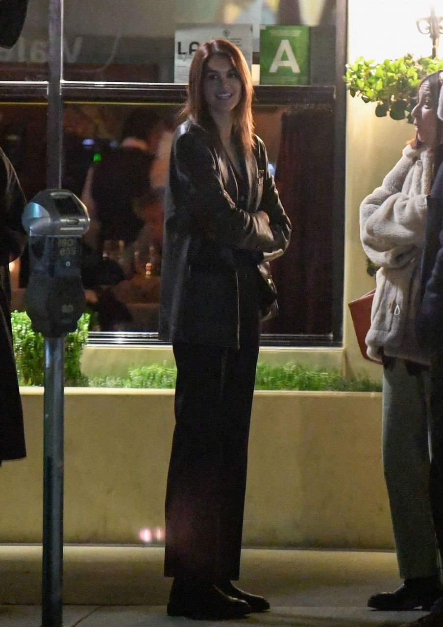Kaia Gerber Out For Dinner With Firends Los Angeles