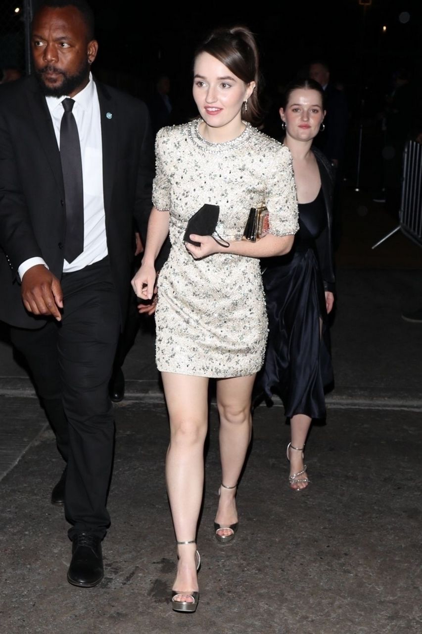 Kaitlyn Dever Arrives Night For Young Hollywood Hollywood