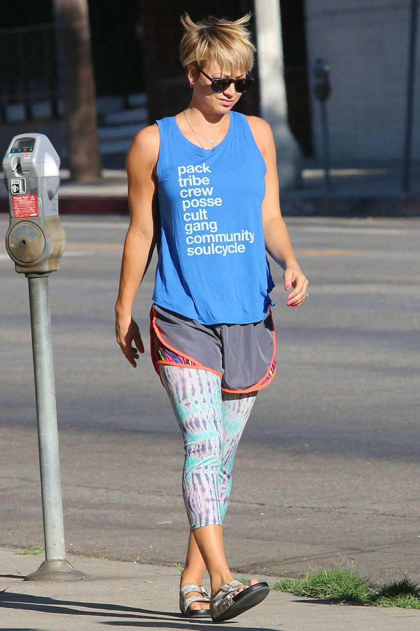 Kaley Cuoco Arrives Yoga Class Los Angeles