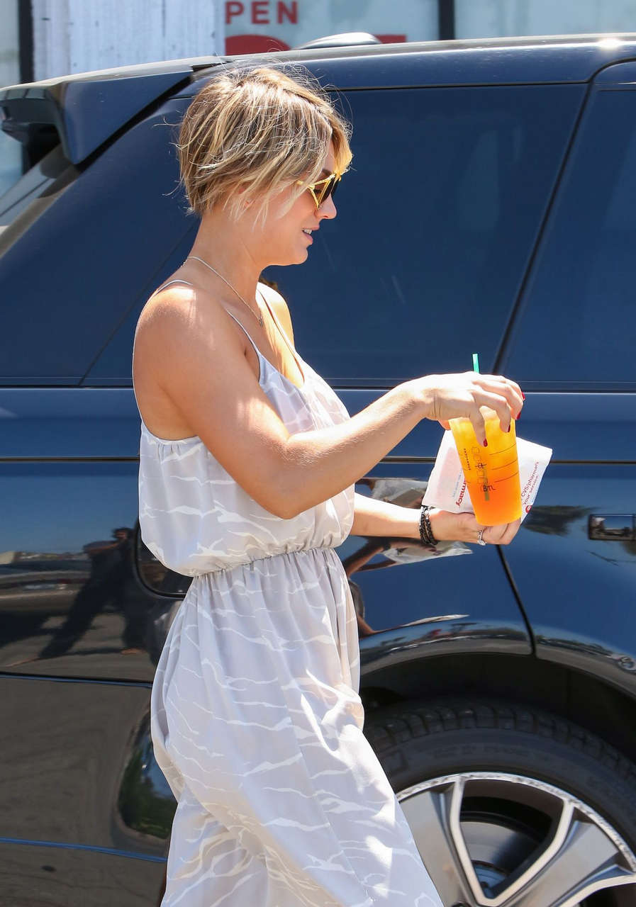 Kaley Cuoco Out About Los Angeles