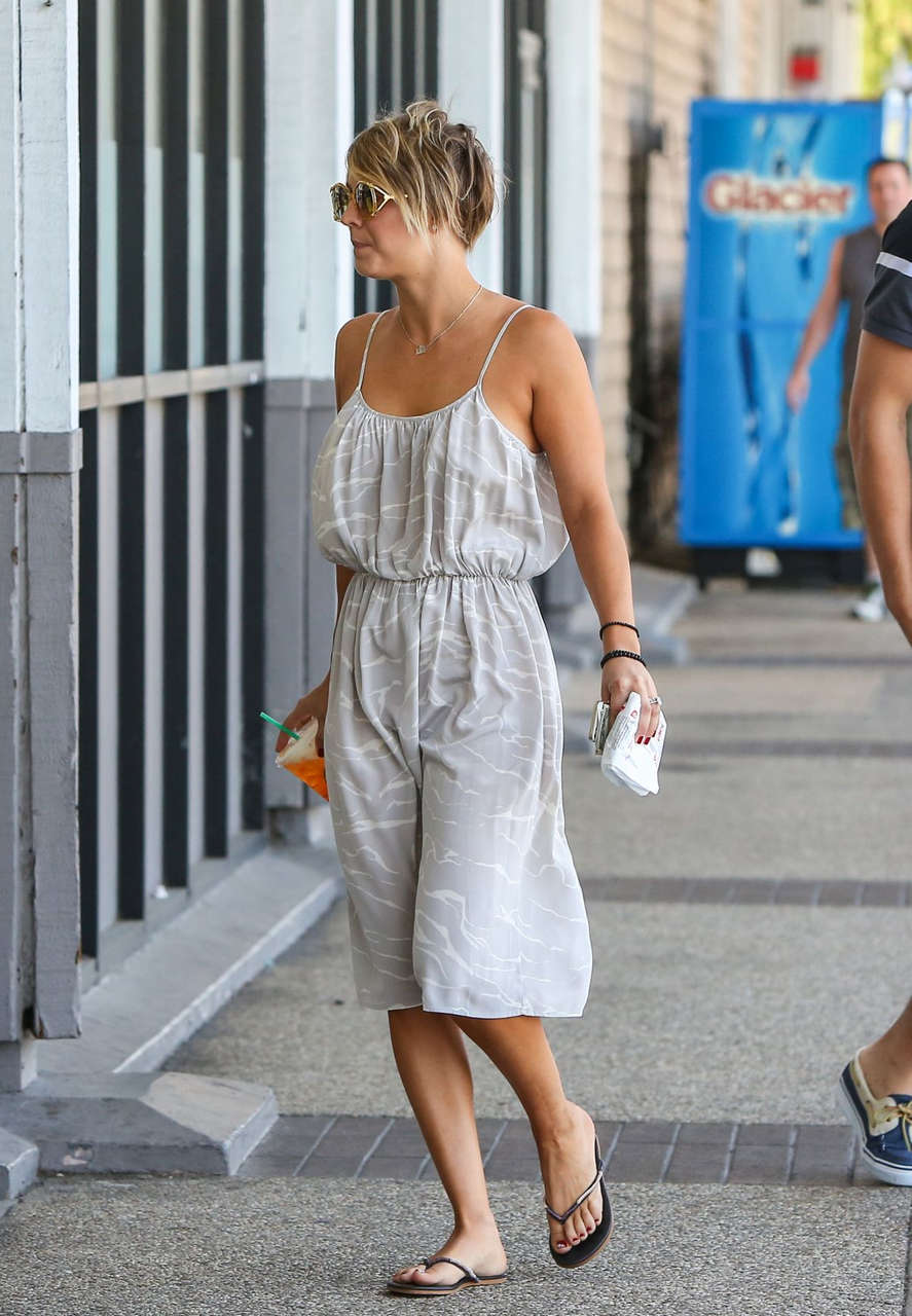 Kaley Cuoco Out About Los Angeles