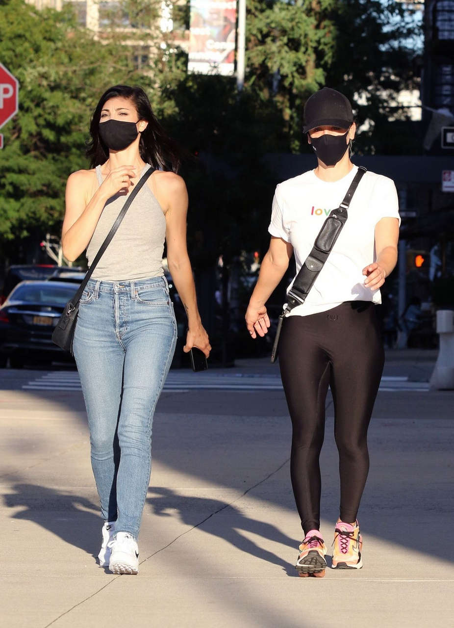 Kaley Cuoco Out With Her Sister New York