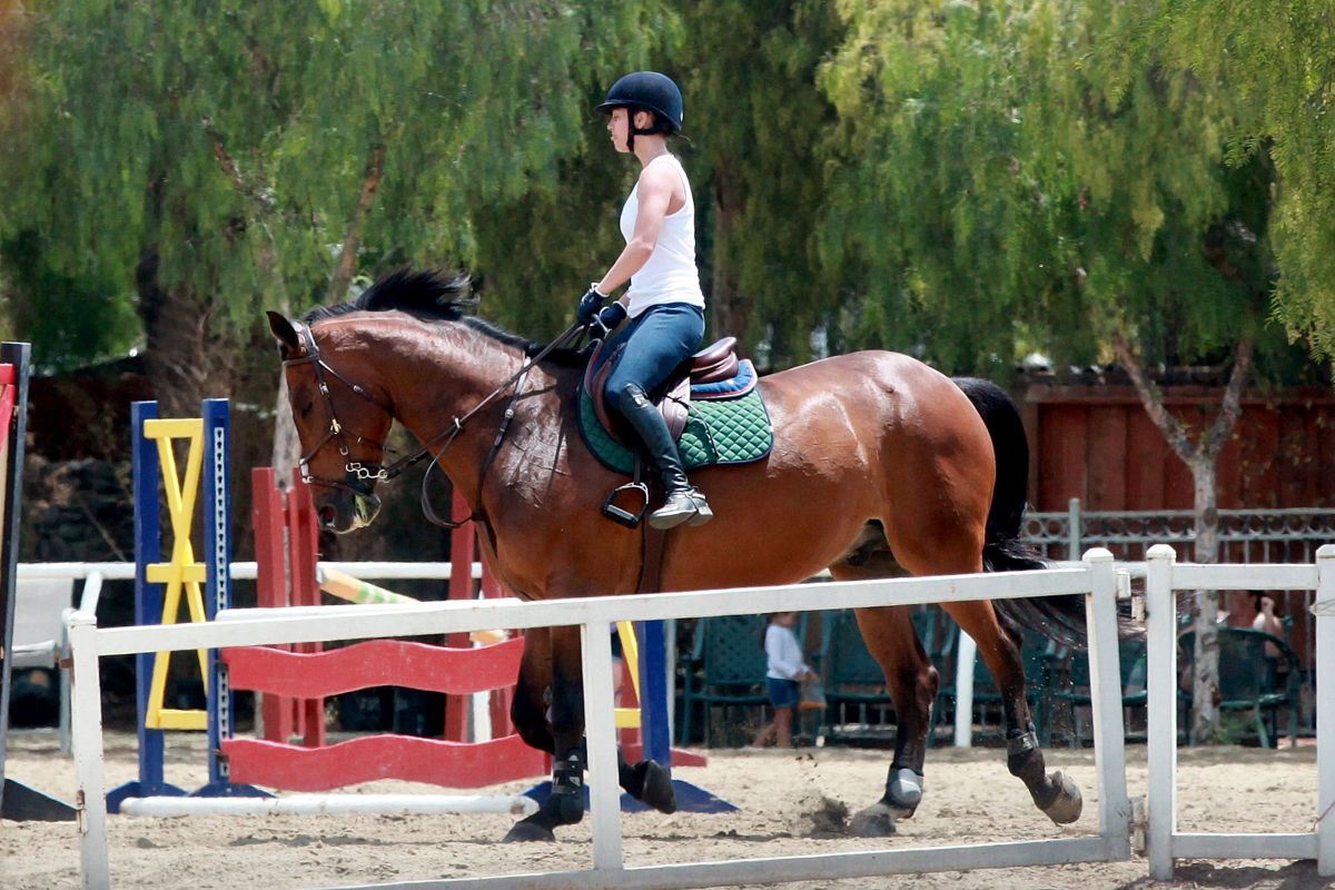 Kaley Cuoco Rides Horse Ranch Simi Valley