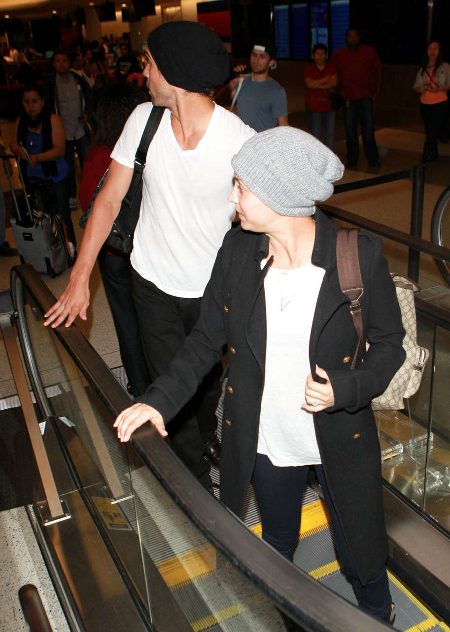 Kaley Cuoco Ryan Sweeting Arrives Lax Airport Los Angeles